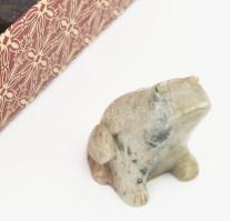 12 db kínai jáde béka figura, eredeti dobozában, egyenként 3,5 cm