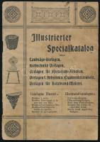 cca 1890-1910 Illustrierter Specialkatalog über Laubsäge-Vorlagen, Kerbschnitz-Vorlagen, Vorlagen für Kleineisen-Arbeiten, Vorlagen f. Arbeiten c. Cagarrenkistenholz, Vorlagen für Holzbrand-Malerei. Német, francia és angol nyelven. Gazdag képanyaggal illusztrált. Papírkötés, foltos borítóval, sérült gerinccel, két kijáró lappal, 72 p.
