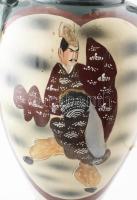 Antik japán padlóváza, faragott fa posztamensen. Japán, cca 20. század eleje, mázas és zománcfestett...