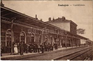 1917 Érsekújvár, Nové Zámky; Vasútállomás. Vasúti levelezőlapárusítás 187. / railway station (szakadások / tears)