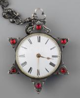 Zsebóra. Dávid-csillagot ábrázoló spindlis ezüst (Ag) zsebóra vésett díszítéssel, rubintokkal ékítve...