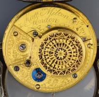 Zsebóra. Dávid-csillagot ábrázoló spindlis ezüst (Ag) zsebóra vésett díszítéssel, rubintokkal ékítve...