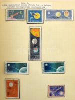 Űrutazás, csillagászat motívum gyűjtemény, főként szovjet űrhajósokkal, albumlapokon + 8 db berakólapon, Abria piros albumborítóba kötve