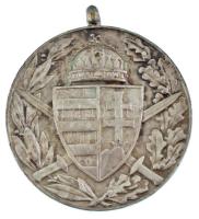 1929. "Magyar Háborús Emlékérem kardokkal, sisakkal" ezüstözött bronz kitüntetés mellszala...