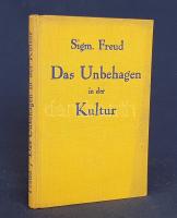 Freud, Sigmund: Das Unbehagen in der Kultur. [Bécs] Wien, 1930. Internationaler Psychoanalytischer Verlag (Druck Von Johann N. Vernay). 136 p. Első kiadás. Sigmund Freud előadása nem kisebb jelenséget, mint a kultúra jelenségét illeszti pszichoanalitikus elmélete csomópontjába. Freud legfontosabb kultúrkritikai műve magyarul a kissé félrevezető ,,Rossz közérzet a kultúrában&quot; névvel jelent meg, holott a dolgozatban a libidó, a szexualitás és az agresszió kultúra általi korlátozásáról van szó, mely szorongást avagy bűntudatot vált ki áldozatában. Feliratozott, enyhén elszíneződött kiadói egészvászon kötésben. Jó példány.