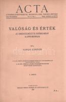 [Kibédi] Varga Sándor:  Valóság és érték. Az ismeretelmélet és értékelmélet alapproblémája. (Dedikált.)  Szeged, 1936. Szegedi Városi Nyomda és Könyvkiadó Rt. 90 p.  Dedikált: ,,[...] hálás tisztelettel: Kibédi Varga Sándor&quot;. Kibédi Varga Sándor (1902-1986) filozófus ismeretelméleti értekezésének első kiadása 1928-ban jelent meg, példányunk a második kiadásból való.  (Acta Litterarum ac Scientiarum Reg. Universitatis Hung. Francisco-Iosephinae, Tom. III, Fasc. 1.)  Aranyozott korabeli egészvászon kötésben, felül színes festésű lapszélekkel, az eredeti első borítófedél bekötve. Jó példány.