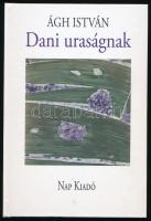 Ágh István: Dani uraságnak. A szerző, Ágh István (1938-) Kossuth- és József Attila-díjas költő, író, műfordító valamint Széles Judit (1939-2021) textilművész, Ágh István felesége, a borító illusztrátora által Mohás Lívia (1928-2024) pszichológus, József Attila-díjas írónak DEDIKÁLT példány. Magyar Esszék. Bp., 2018, Nap. Kiadói kartonált papírkötés.