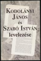 Kodolányi János és Szabó István levelezése. Szerk., az utószót írta: Csűrös Miklós. A szerkesztő, Csűrös Miklós (1944-2015) irodalomtörténész által Mohás Lívia (1928-2024) pszichológus, József Attila-díjas írónak DEDIKÁLT példány. Bp., 1999, Holnap. Kiadói papírkötés.