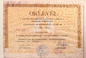 Dr. Dobos János rendőr ezredes, kriminalista, a Kék fény c. TV-műsor sztárjának iratai, fotók, oklev...