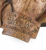 Rajki László (1939-): Bronz asztaldísz, köszöntő sorokkal. Jelzett, 17x11 cm Lajta hansági Állami ga...