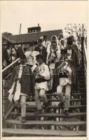 1937 Petrozsény, Petrosani; Oláh zenészek népviseletben / Romanian folk music. photo