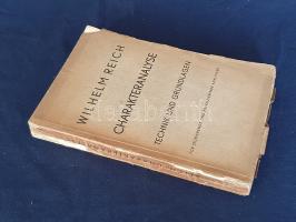 Reich, Wilhelm: Charakteranalyse. Technik und Grundlagen für studierende und praktizierende Analytiker.  [Bécs] (Wien), 1933. Selbstverlag (Manzsche Buchdruckerei, Wien). 288 p. Wilhelm Reich (1897-1957) osztrák pszichoanalitikus, Sigmund Freud tanainak követője, a fiatalkori szexualitás, a fogamzásgátlás, az abortusz, a válás gyakorlatának lelkes támogatója, valamint ellentmondásos megítélésű pszichoanalitikus terápiák kidolgozója. A marxizmust és a freudizmust ötvözni igyekvő társadalmi forradalmár műveit egyaránt betiltották a nemzetiszocialista Németországban, illetve későbbi hazájában, az Egyesült Államokban. Charkteranalyse című munkája a freudi koncepciók erős elsajátításáról árulkodik. Fűzve, sérült, hiányos gerincű kiadói borítóban. Körülvágatlan példány.