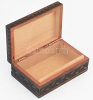 Faragott fa ládika 14x10 cm