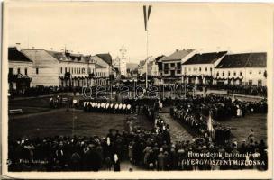 1940 Gyergyószentmiklós, Gheorgheni; Honvédeink bevonulása, országzászló. Foto Ambrus / entry of the Hungarian troops, Hungarian flag. photo