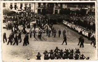 1940 Székelyudvarhely, Odorheiu Secuiesc; bevonulás, Horthy, Essigmann üzlete / entry of the Hungarian troops. photo (fa)