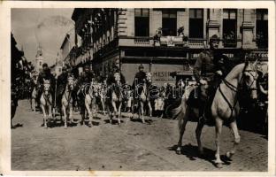 1940 Szatmárnémeti, Satu Mare; bevonulás, magyar zászló Horthy arcképével + Gyermek posta bélyegek / entry of the Hungarian troops, Hungarian flag with the portrait of Horthy