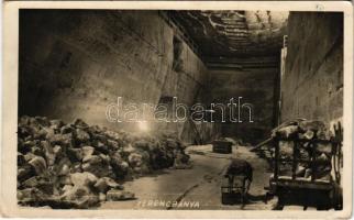 1944 Aknaszlatina, Akna Slatina, Slatinské Doly, Szolotvino, Solotvyno; Ferenc bánya, oldalkamra, belső. Knoll foto kiadása / salt mine, interior (EK)