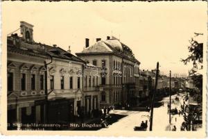 1940 Máramarossziget, Sighetu Marmatiei; Str. Bogdan Voda, Tribunalul / utca, törvényszék, Herman Stauber, Baruch Steinmetz, Joszovits, Klein üzlete / street view, court, shops + &quot;1940 Máramarossziget visszatért&quot; So. Stpl.