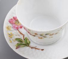 cca 1890 Carl Knoll Carlsbad 4 darab antik csésze alátéttel. Egyik darab jelzett, közte sérüléssel, ...