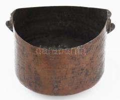 Nápolyi vízhordó edény. cca 19. sz. második fele, olasz, kalapált réz, vas fogóval, d: 24 cm, m: 20 ...