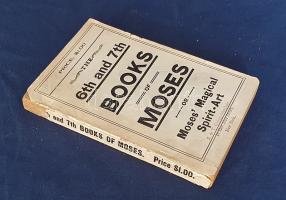 [Scheible, Johann]: 
The Sixth and Seventh Books of Moses: Moses' Magical Spirit-Art. Translat...
