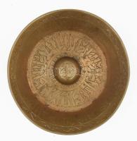 ún. Varázsedény. Irán vagy India, 20. sz. eleje, öntött bronz, d: 15,5 cm, m: 5 cm