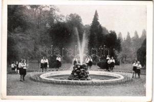 1943 Kassa, Kosice; Szt. Orsolya rendi Angelinum intézet parka / girl school park (EK)