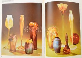 Frank Davis: Antique glass and glass collecting (Antik üvegek és gyűjtésük. Hamlyn, 1973, angol nyel...