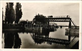 1941 Óbecse, Stari Becej; Zsilip a Ferenc csatornán. Radoszávlyevits kiadása / dam