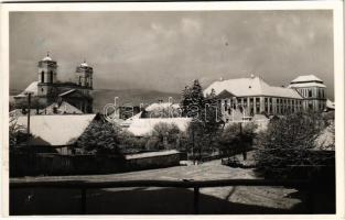 1940 Jolsva, Jelsava (Gömör); Római katolikus templom és Coburg hercegi kastély, tél / church, castle in winter