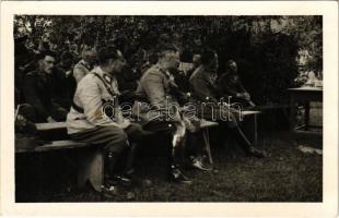 1940 Kárpátalja, Katonai megbeszélés / Hungarian military, officers in Transcarpathia. photo (EK)