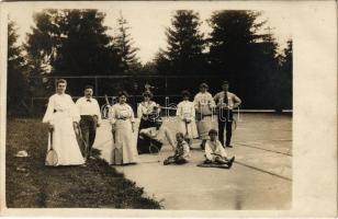 1906 Bad Wörishofen, Teniszezők a teniszpályán / Tennis court with players. photo (fl)