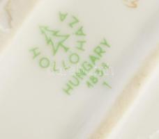 Hollóházi síró lány. Jelzett, alján kis pattogzással, m: 16 cm