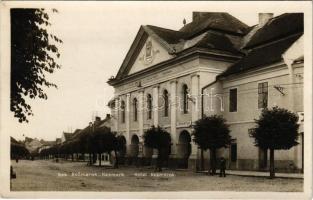 1933 Késmárk, Kezmarok; Városi nagyszálloda, L. Pospisil üzlete / hotel, shop