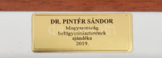 Oszter Dezső (1955-): Balaton. Olaj, farost, jelzett, fa keretben, hátoldalán autográf címkével. Ele...