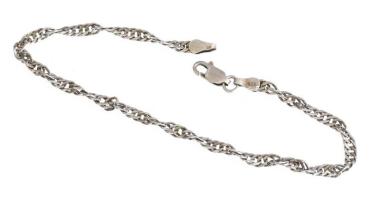 Ezüst(Ag) csavart mintás karkötő, jelzett, h: 20 cm, nettó: 3,3 g