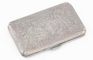 Ezüst(Ag) cigarettatárca, jelzett, gombnál kisebb sérüléssel, 8×5 cm, nettó: 50,8 g