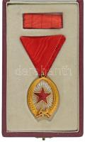 1954. "A Munka Érdemrend" arany fokozata, aranyozott, zománcozott bronz kitüntetés mellszalagon, szalagsávval eredeti tokban T:AU patina Hungary 1954. "Hungarian Order of Labour - Gold Grade" gilt, enamelled bronze decoration on ribbon, with thin ribbon in original case C:AU patina NMK 598.b