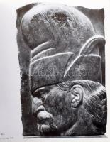 18 darab kiállítási katalógus, közte Ficzek Ferenc, Kondor Béla, Szervátiusz Jenő, Kulinyi István (d...