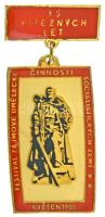 Csehszlovákia 1980. "A győzelem 35. évfordulója - Szocialista Országok Művészeti Fesztiválja - 1980. május" műgyantás fém jelvény "Zlatokov (aranyműves)" gyártói jelzéssel (25x55mm) T:XF Csehszlovákia 1980. "35 vitezných let - Festival Zájmové Umělecke Činnosti Socialistických Zemí (35 years of victory - Festival of Artistic Activities of Socialist Countries)" resin metal badge with "Zlatokov (goldsmith)" maker's mark (25x55mm) C:XF