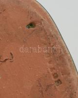 Nőalakos butella. Jelzett, mázkopással, m: 23 cm