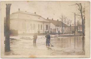 1925 Kisjenő, Kis-Jenő, Chisineu-Cris; árvíz / flood. Fotograf Molnár photo (vágott / cut)