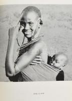 Dénes István: Így láttam Afrikát. 1961, Szépirodalmi Könyvkiadó. Kiadói félvászon kötés, kissé kopot...