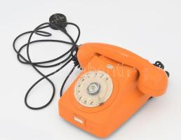 Retro narancssárga bakelit telefon Finommechanikai művek