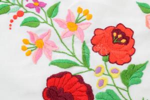 Kalocsai mintás terítő, hímzett, kézimunka. 80x70 cm