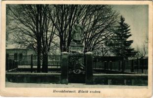 1940 Hernádnémeti, Hősök szobra, emlékmű télen. Hangya szövetkezet kiadása (EK)