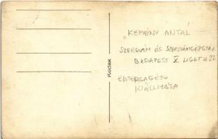 Budapest X. Kemény Antal Szerszám és Szerszámgépgyár Rt. bemutatója esztergagépekkel, falon "10...