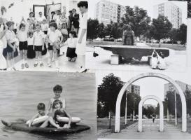 Kútvölgyi Mihály (1944-2023) 10 darab fotója, cca 1970, nyaralás, iskolai események, köztéri szobrok...