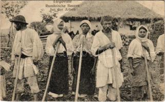 1918 Targoviste, Tergovistye, Tirgovics; Rumänische Bauern bei der Arbeit / Romanian folklore, peasants at work (fa)