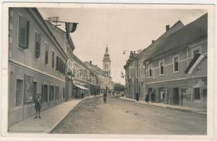 1942 Csáktornya, Cakovec; utca magyar zászlókkal, Berger Simun és Orion Radio üzlete / street with Hungarian flags, shops (r)